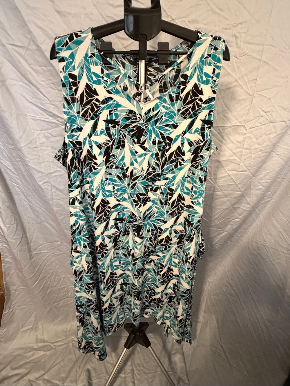 Catherine’s Sleeveless Teal & Black Leaf Print Dress